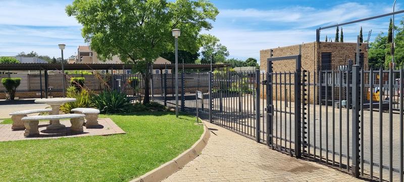 2 Bedroom Property for Sale in Kannoniers Park North West